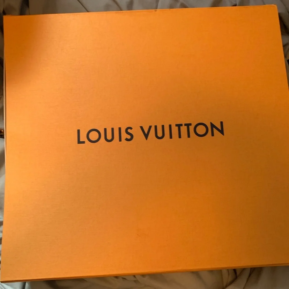 Louis Vuitton Neverfull Bag and Wristlet - Picture 9 of 14